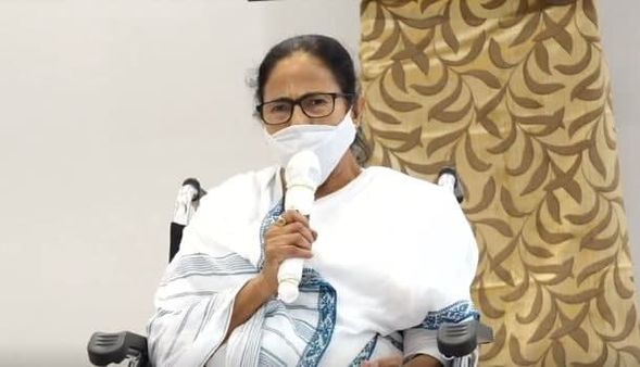 কবে কাটাবেন পায়ের প্লাস্টার, ইঙ্গিত করলেন মুখ্যমন্ত্রী মমতা বন্দ্যোপাধ্যায়