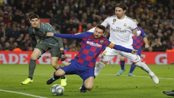 এল ক্লাসিকোয় মেসির বার্সেলোনাকে চূর্ণ করে লা লিগার খেতাবি দৌড় জমিয়ে দিল রিয়াল মাদ্রিদ