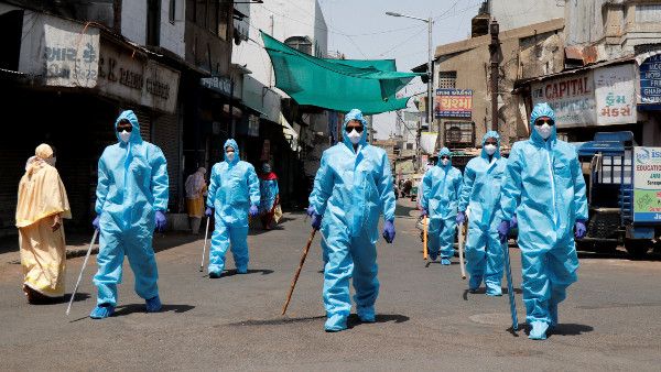 করোনা ঠেকাতে গিয়ে দিশেহারা! দৈনিক ১২ ঘণ্টার কার্ফু জারি পুনেতে