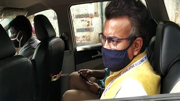 ভবানীপুরে রুদ্রনীল ঘোষকে ঘিরে ধরে জয় বাংলা, খেলা হবে স্লোগান, হেসে ওড়ালেন বিজেপি প্রার্থী