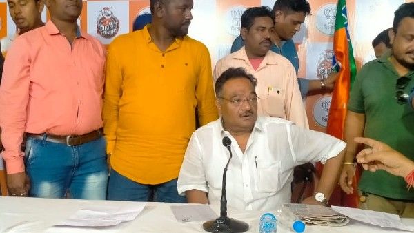 মহারাষ্ট্র, উত্তর প্রদেশে তো ভোট হচ্ছে না, করোনা নিয়ে কমিশনকে ভর্ৎসনা করা নিয়ে পাল্টা যুক্তি শমীকের