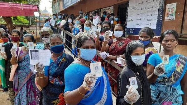 তৃতীয় দফায় বাংলা জুড়ে যখন রাজনৈতিক উত্তেজনা তখন তামিলনাড়ু থেকে কেরলের ভোটচিত্র কী বলছে