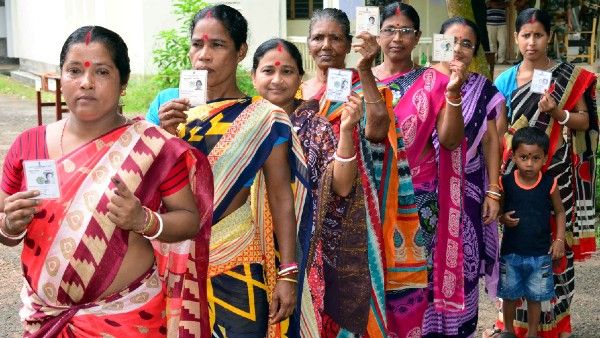 পশ্চিমবঙ্গ বিধানসভার ভোটে হাড্ডাহাড্ডি লড়াইয়ে পাল্লাভারী কার, টাইমস নাও কী বলছে দেখা যাক