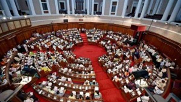 শপথ নিয়েই বিদ্রোহী বিজেপি বিধায়করা, বিধানসভা বয়কটের সিদ্ধান্ত, নতুন করে উত্তপ্ত রাজ্য রাজনীতি