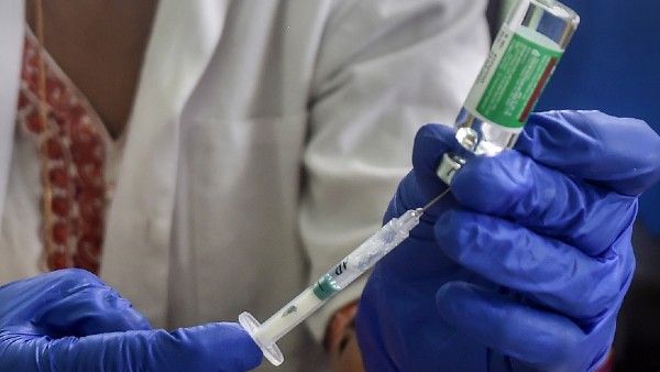 মিশ্র টিকা ডোজ নিলে ভয় কতটা? আদৌও কী আছে মৃত্যুর সম্ভাবনা? চাঞ্চল্যকর তথ্য নয়া গবেষণায়