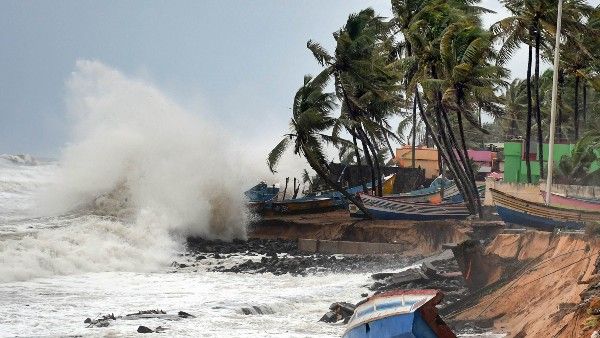 ঘূর্ণিঝড় ইয়াসের ওয়েদার অ্য়ালার্টের মাঝেই তাউকটের জেরে স্বজনহারার কান্না বহু প্রান্তে