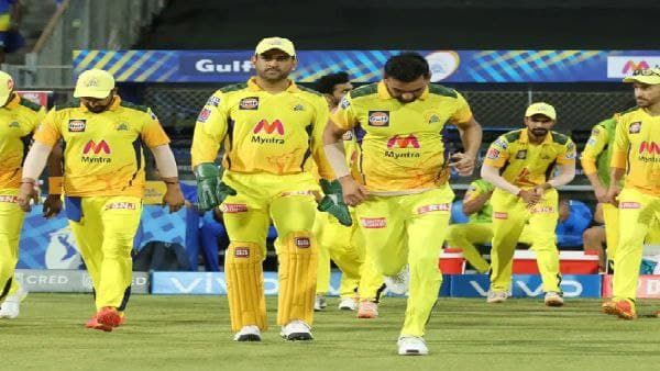 IPL 2021: চেন্নাই সুপার কিংসকে ফের আইপিএল খেতাব জিতিয়ে বড় ইঙ্গিত ধোনির! গম্ভীর নিলেন না মাহির নাম