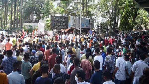 নারদ মামলায় দলের নেতা-মন্ত্রী গ্রেফতার! সমর্থকদের সংযত থাকার বার্তা অভিষেকের