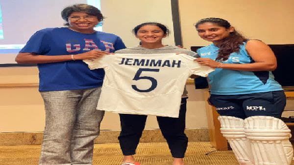 হেড কোচ রমেশ কীভাবে একসূত্রে গেঁথেছেন দলকে জানা গেল জেমাইমার টুইটে