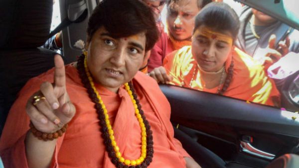 ঘরে ধারাল ছুরি রাখুন হিন্দুরা, বিতর্কিত মন্তব্যের জেরে বিজেপি সাংসদ প্রজ্ঞা ঠাকুরের বিরুদ্ধে FIR