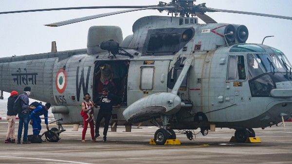 ঘূর্ণিঝড়ের সতর্কতা অবজ্ঞা করেছিল, বার্জের নিখোঁজ ক্যাপ্টেনের বিরুদ্ধে এফআইআর