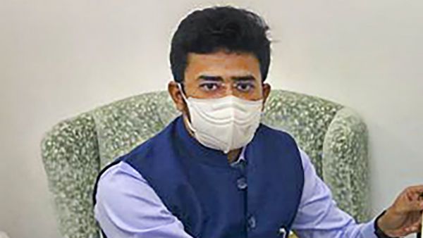 হাসপাতাল বেড নিয়ে চলছে কারচুপি, তেজস্বী সূর্যের অভিযোগের ভিত্তিতে সাসপেন্ড ১৭ মুসলিম যুবক