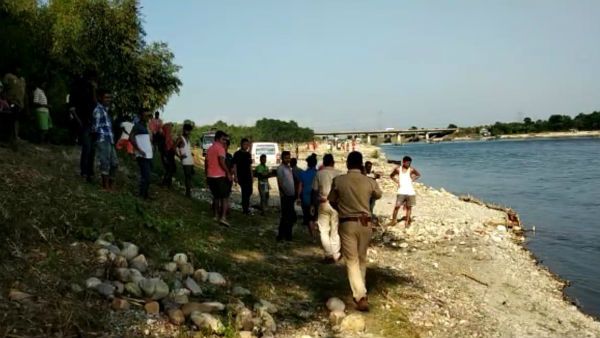 দ্বিতীয় করোনা ওয়েভে গঙ্গায় কোভিড মৃতদেহ ফেলার তথ্য নেই , সংসদে স্পষ্ট দাবি কেন্দ্রের