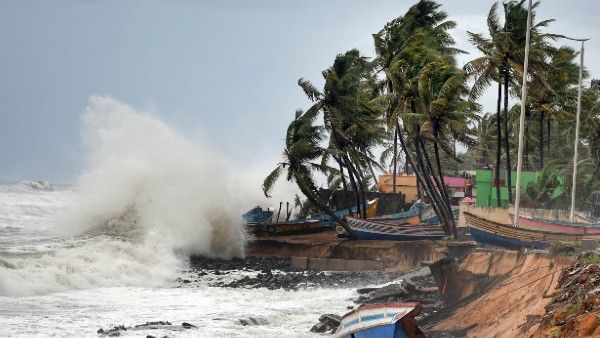 প্রবল ঝড় ধেয়ে আসছে সাগরে! আরব উপকূলে ছুঁয়ে অভিমুখ ঘুরবে কোনদিকে, পূর্বাভাস