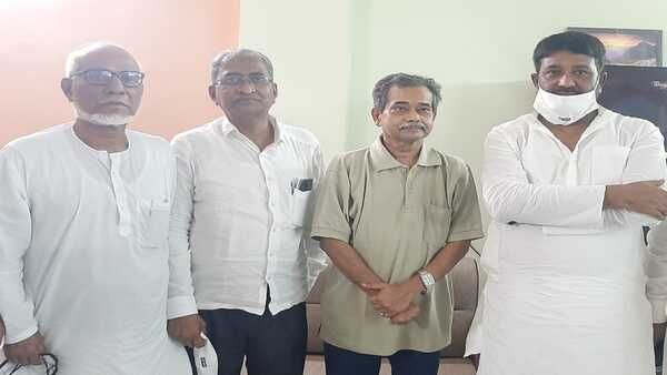 রহস্য বাড়িয়ে হঠাৎ করে টুইট মুছলেন প্রণব-পুত্র! অভিজিতের তৃণমূলে যোগ কি সময়ের অপেক্ষা