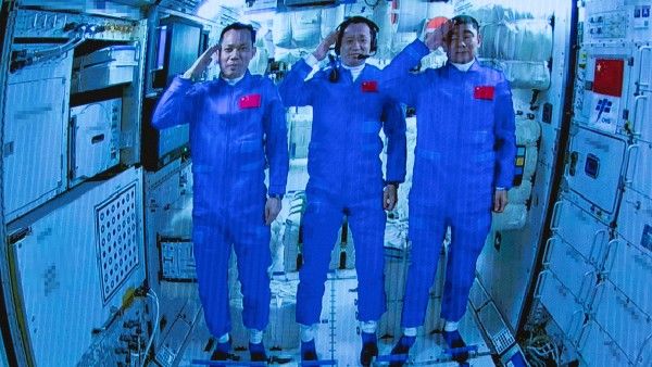 মহাকাশ অভিযানের ইতিহাসে নয়া রেকর্ড, স্পেস স্টেশনে প্রথমবার মানুষ পৌঁছে নজির গড়ল চিনা রকেট