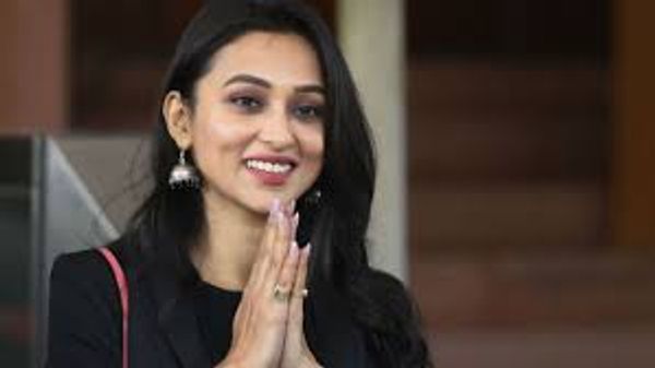 রাজনীতি পেরিয়ে আরও জোরদার হচ্ছে মিমি-পার্নোর বন্ধুত্ব! নয়া ইনস্টাপোস্ট কী বলছে