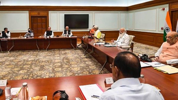 প্রধানমন্ত্রী মোদীর সঙ্গে বৈঠকে কাশ্মীর নিয়ে ৫টি দাবি রাখলেন আজাদ, ফারুখ, মুফতিরা