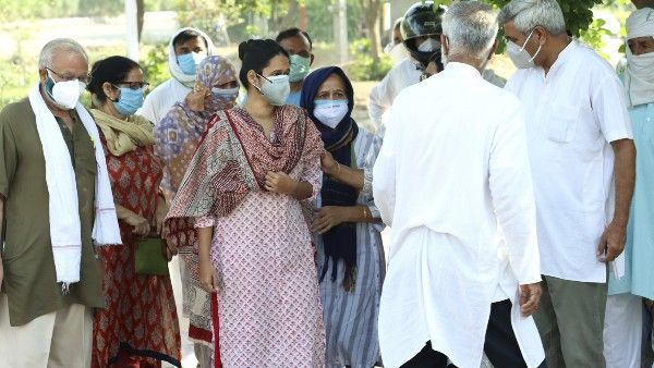 প্রাক্তন কো-অর্ডিনেটর বিরুদ্ধে এনআরসি পুনর্মূল্যায়ন কাজে বিপন্ন করার অভিযোগ আনলেন বর্তমান অফিসার