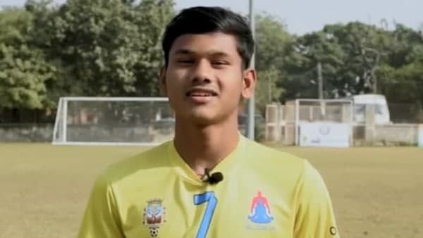 অভাবকে হারিয়ে বায়ার্নের বিশ্ব দলে বাংলার ১৭ বছরের শুভ