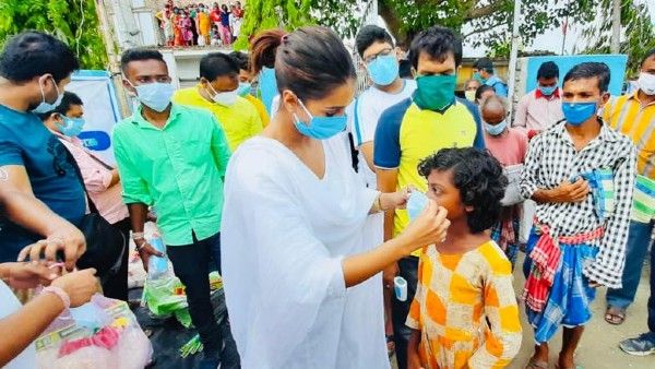 বৈবাহিক সম্পর্কের বিতর্কে জড়িয়ে নুসরত, ইয়াস বিধ্বস্ত হিঙ্গলগঞ্জের পাশে সায়ন্তিকা