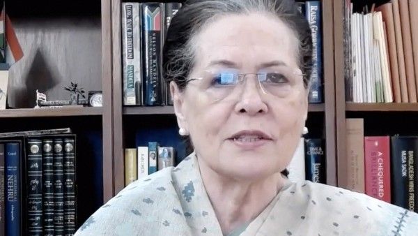 কংগ্রেস সভানেত্রীর পদ ছাড়তে পারেন সোনিয়া গান্ধী! বর্ষীয়ান কমলনাথের উপর গুরু দায়িত্ব?