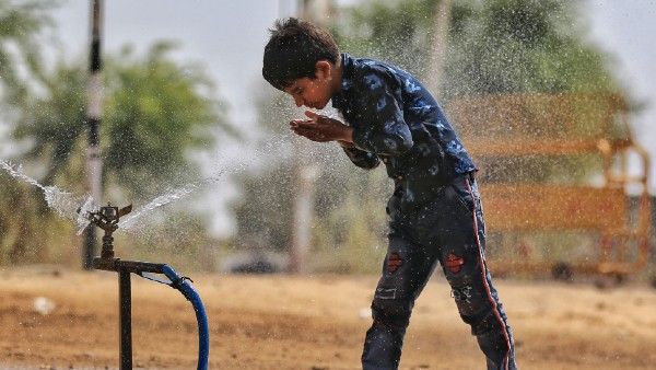 পশ্চিম হিমালয় অঞ্চলেও তাপপ্রবাহ! ৮ রাজ্যের জন্য সতর্কবার্তা আবহাওয়া দফতরের