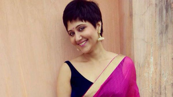 শরীর দিয়ে চুঁইয়ে পড়ছে বিন্দু বিন্দু জল, নেট দুনিয়ায় রূপের আগুন ছড়ালেন স্বস্তিকা