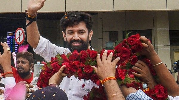 চিরাগের আশীর্বাদ যাত্রা ঘিরে ধুন্ধুমার, কাকার বিরুদ্ধে ঘুরিয়ে ক্ষোভ উগড়ে দিলেন অভিমানী চিরাগ