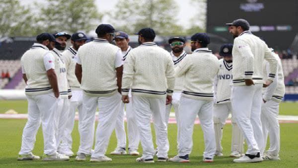 ইংল্যান্ড সফরে যাওয়া কোহলির টিমে বড় ধাক্কা, অন্তত এক খেলোয়াড়ের করোনা রিপোর্ট পজিটিভ