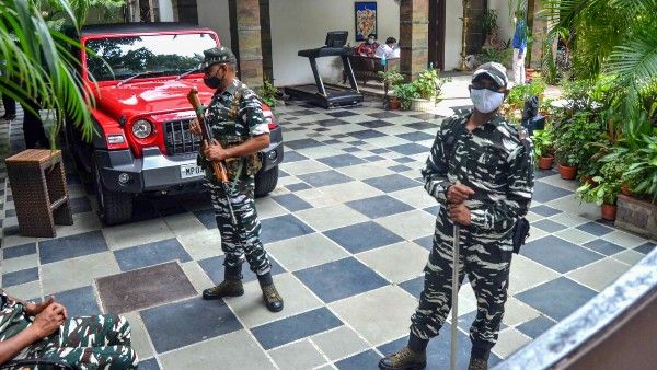 সরকার বিরোধী থবরের জেরেই দৈনিক ভাস্করের অফিসে আয়কর হানা? প্রশ্নের মুখে সংবাদপত্রের স্বাধীনতা