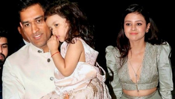 ধোনি-সাক্ষীর ১১তম বিবাহবার্ষিকী, কীভাবে একে অপরকে চিনেছিলেন তারকা যুগল? কোথায় হয়েছিল প্রথম দেখা?