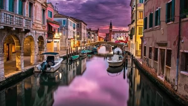 দেশের এই শহরে থাকতে দেওয়া হবে প্রায় ২৫ লক্ষ টাকা! তবে মানতে হবে এই শর্ত