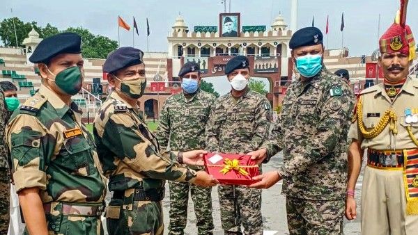 পুলওয়ামা হামলার পর প্রথমবার ইদ উপলক্ষ্যে মিষ্টি–শুভেচ্ছা বিনিময় ভারত–পাকিস্তানের মধ্যে