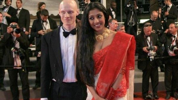 পরনে লাল–সাদা জামদানি, ষোলোআনা বাঙালি সেজে কান চলচ্চিত্রের রেড কার্পেটে পাওলি দাম