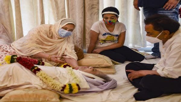 ইডেন-সহ বলিউডের চ্যারিটি ক্রিকেট ম্যাচে খেলেছিলেন দিলীপ কুমার, দেখুন ভিডিও