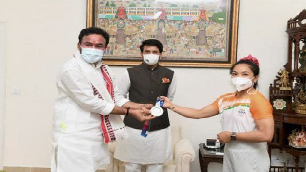 মীরাবাঈ চানুকে সংবর্ধিত করলেন অনুরাগ ঠাকুর, মণিপুরের মুখ্যমন্ত্রী বীরেন সিংয়ের বড় ঘোষণা