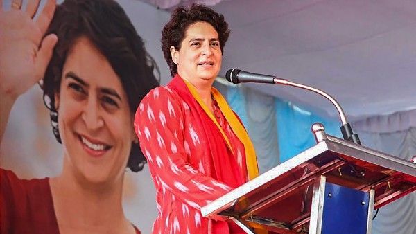 দেশের মধ্যে প্রথম পথ দেখিয়েছিলেন মমতাই! প্রিয়াঙ্কা গান্ধীর বিরুদ্ধে অনুকরণের অভিযোগ তৃণমূলের