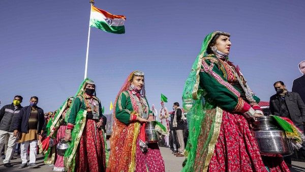 কোভিড বিধি শিথিল হতেই একমাসেই ৭ লক্ষ মানুষের ভিড় হিমাচলে! পর্যটকের ঢেউয়ে হাসছে হিমাচল