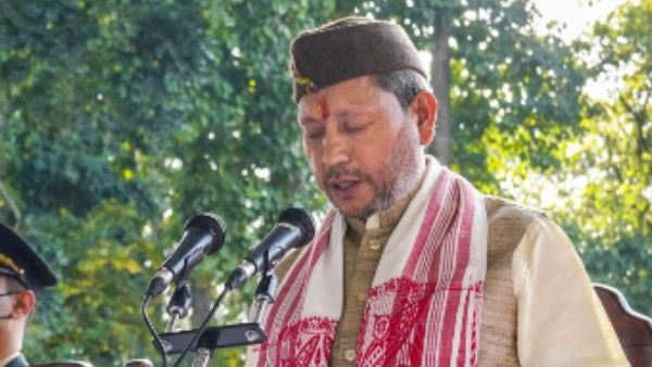 Uttarakhand Crisis: শপথ নেওয়ার কয়েক মাসের মধ্যেই পদ থেকে ইস্তফা মুখ্যমন্ত্রীর