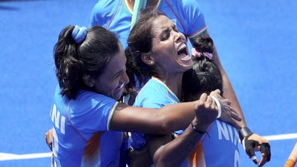 Tokyo Olympics : বন্দনার ঐতিহাসিক হ্যাটট্রিকে জয়, আয়ারল্যান্ডের হারে শেষ আটে ভারতের মহিলা হকি দল