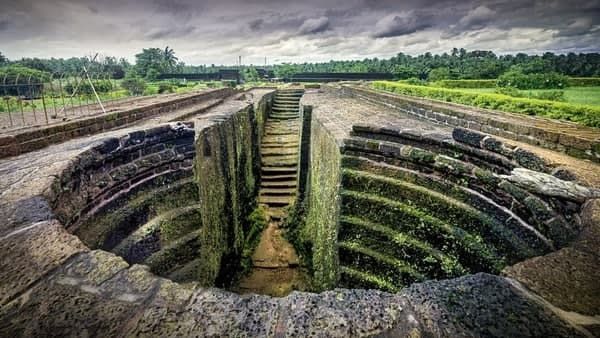 অলৌকিক এক ঘটনা! শিবমন্দিরের পাশে থাকা রহস্যময় কুয়ো থেকে মিলছে ১০০-২০০ এবং ৫০০ টাকার নোট