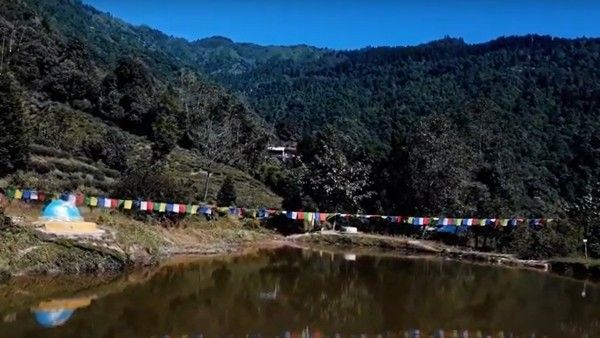 সবুজ পাহাড়ের কোলে দাঁড়িয়ে থাকা একবিন্দু কার্শিয়াং মুক্তপ্রাণ ও খুশির ছোঁয়া