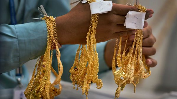 Gold Price: 2023-এ সোনার দাম ছাড়াতে পারে ৬০ হাজার! চাপ বাড়তে পারে মধ্যবিত্তের