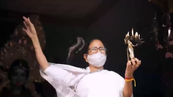 ''দেশটা সবার নিজের...! অটুট রাখাই হোক আমাদের আজকের শপথ', গান লিখে দেশবাসীকে শুভেচ্ছাবার্তা মমতার