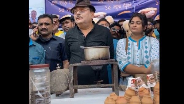 এক কাপের দাম ১৫ লক্ষ টাকা, ভবানীপুরে চা বিক্রি করে প্রধানমন্ত্রী মোদীকে নিশানা! জানালেন ভবিষ্যত পরিকল্পনা