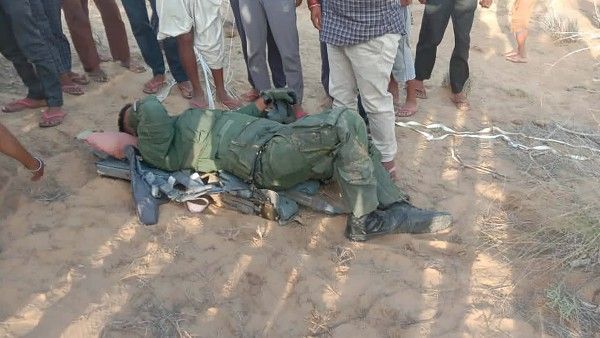 বারবার দুর্ঘটনার মুখে বায়ুসেনার বিমান, রাজস্থানে ভেঙে পড়ল মিগ–২১, নিরাপদে পাইলট