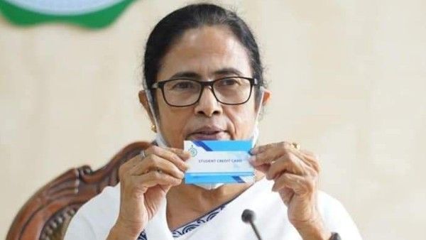 স্টুডেন্ট ক্রেডিট কার্ডের মাধ্যমে পড়ুয়াদের লোন না দিলে সমস্ত সরকারি অ্যাকাউন্ট বন্ধ করে দেওয়ার হুঁশিয়ারি