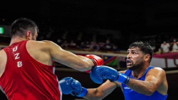 ফুটবল থেকে বক্সিংয়ে আসা বিশ্বচ্যাম্পিয়নের কাছে হেরে টোকিও অভিযান শেষ সেনা সতীশের