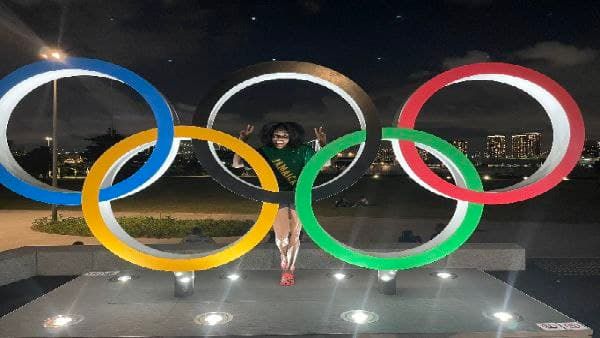 ১০০ মিটারে জামাইকার মেয়েরাই সব পদক জেতায় অভিনব সেলিব্রেশনে উসেইন বোল্ট